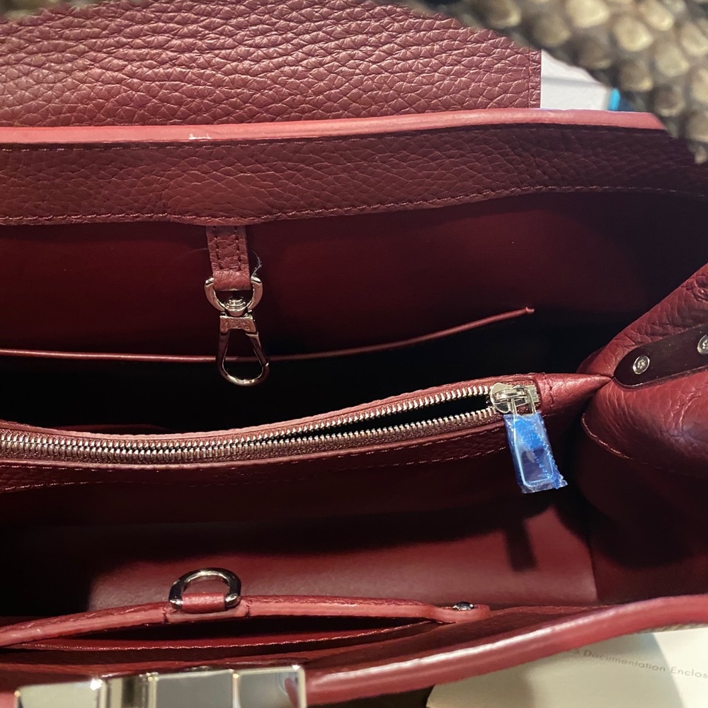 ❗️SOLD❗️💯% Auth LV Capucines MM python handle - Picture 16 of 16